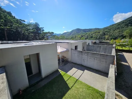 You are Suite Pool Villa Отели рядом с достопримечательностью «Ganhyeon Yuwonji»