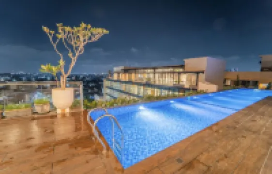 ALTUZ Apartment By Apartku