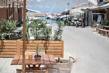 NYX Chic Manor Hotel Отели рядом с достопримечательностью «The byzantine and Post Byzantine Collection of Chania»