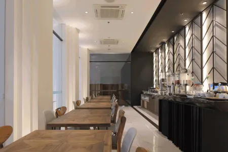 Delua Hotel Отели рядом с достопримечательностью «Toko Merah»