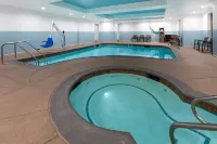 Holiday Inn Express & Suites LATHROP by IHG - spa