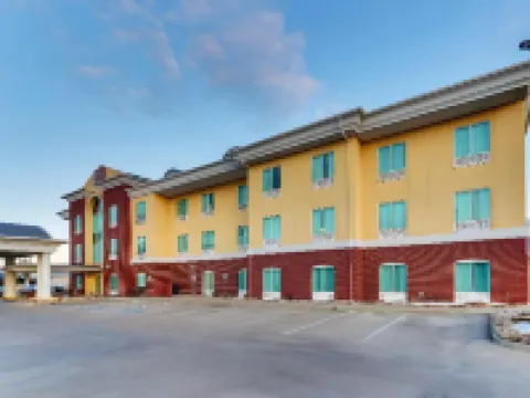 Comfort Inn & Suites Hotels in Woodway