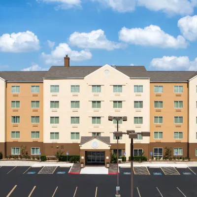 Fairfield Inn & Suites San Antonio Airport/North Star Mall Отели рядом с достопримечательностью «Художественный музей Макней»