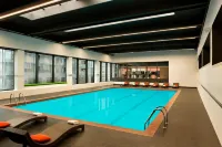 Hotel Pur, Quebec, a Tribute Portfolio Hotel - Pools