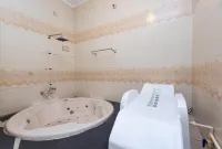 Indira Nikunj Rubystone Exotic - Hot Tub