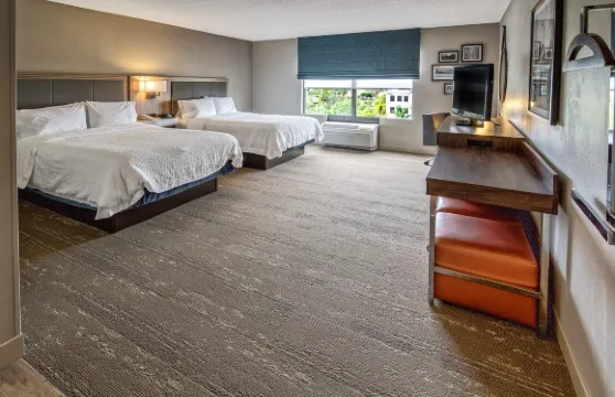 埃斯特羅邁爾斯堡歡朋酒店及套房