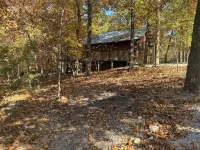 Castaway ROMANTIC Log Cabin in the woods. Hot Tub & Wood Burning Fire Place.