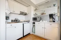 Waterfront Studio, newly renovated, A Cool Studio, Glen Arbor M22 Crystal River