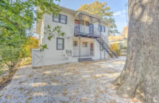 Stylish Vintage Apartment in Midtown Close to All!