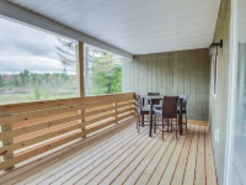 The 4th Overlook Seeps 4, In-between Crystal Mountain and Traverse City! WI-FI Hotels in Interlochen