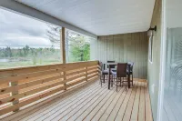 The 4th Overlook Seeps 4, In-between Crystal Mountain and Traverse City! WI-FI