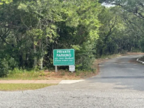 Perfect place for a beach getaway - 7 min walk to beach