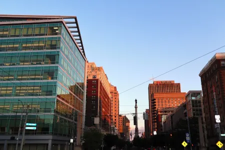 Gorgeous apt marble bath & kit 2 min from downtown 5 min to Dayton university