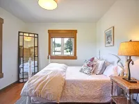 Historic Camano Island Farmhouse - Fully Restored Hotels in Camano