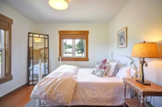 Historic Camano Island Farmhouse - Fully Restored