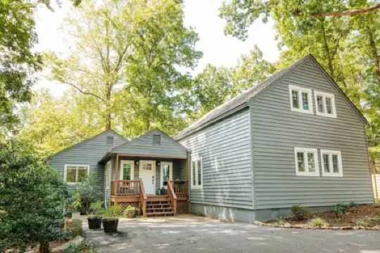 Twin Ponds: King Beds, Hot Tub, Gameroom, 75" TV, Foosball, Air Hockey, PingPong