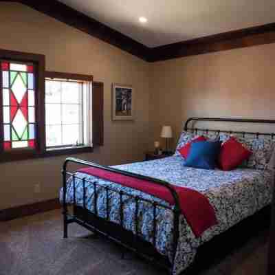 Plaza Perch~Downtown~Walkable Rooms