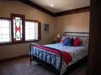 Plaza Perch~Downtown~Walkable Hotels in Arcata