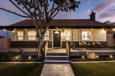 HEART OF SD! Luxury Villa w Hot Tub, Fireplace and Oversized Fully Lit Backyard