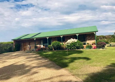 On The Dunes White Beach (Beach Front House) Отели в г. Порт-Артур