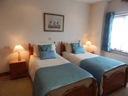 Stunning quality barn conversion, heated swimming pool, hot tub Отели в г. Сейнт Сампсон