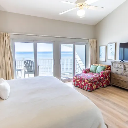 Wonderful, spacious Gulf front Condo - PRIVATE BEACH - 2 balconies overlook Gulf