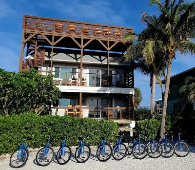30 Seconds to Beach Path! Tiki Bar with Outdoor TV! Bikes, Kayaks, Sups & More!