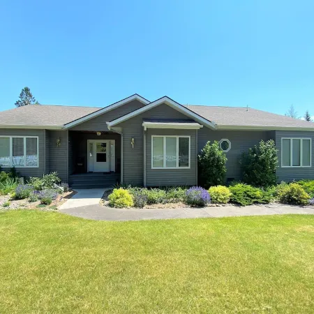 Captivating Flathead Lake Views 6 bd 3.5 bath