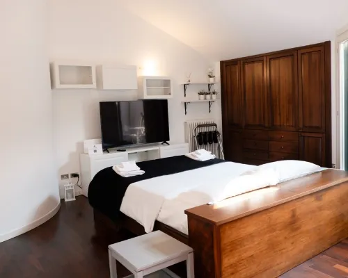 THE OLD WALLS Studio apartment Hotels in Lecco