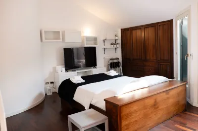 THE OLD WALLS Studio apartment Hotels near Lecco