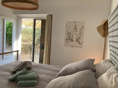 A 5-minute walk from the port! Apartment with garden