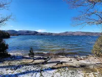 Lakefront w/ large deck, screened porch, dock, private lakefront. Pet friendly!