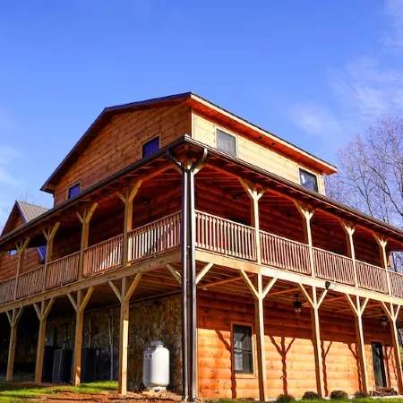 Private Mountain Lodge 5 Masters, Large Cabin Mt. Airy, NC