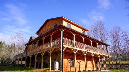 Private Mountain Lodge 5 Masters, Large Cabin Mt. Airy, NC