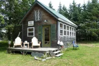 Green-House Cabin and Deck at Rossport by the Sea