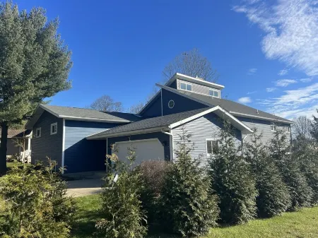 6 Bedroom Apple Valley Lakefront Perfect for Large Families