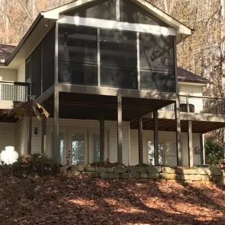 Beautiful Lake Front- Dock, Screened Porch, Clemson, Hiking, Kayaks, 5 Bedroom