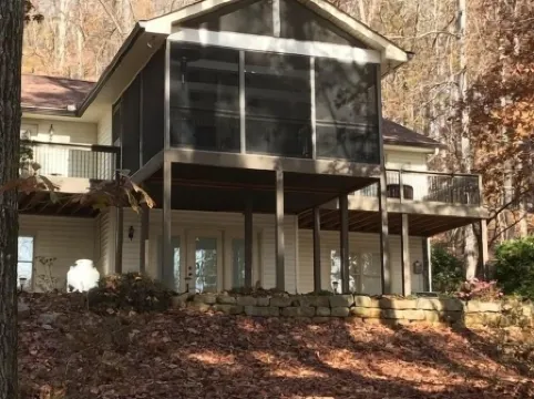 Beautiful Lake Front- Dock, Screened Porch, Clemson, Hiking, Kayaks, 5 Bedroom