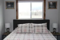 River Rest Luxury Cabin - The Big Hole. Beautiful River and Mountain Views!!