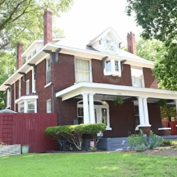 4 Bedroom Memphis Historic Home and Summer In-ground Swimming Pool