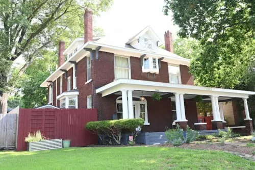 4 Bedroom Memphis Historic Home and Summer In-ground Swimming Pool
