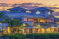 Golf Views - Pool - Walk to PGA Resort - Dog Friendly!