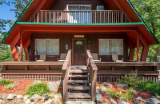 Woodsy Cabin Perfect for a Couple or a Group!