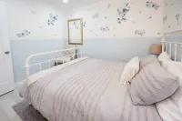 Close To Everything: Downtown, bars/restaurants/coffee, ski resorts nearby