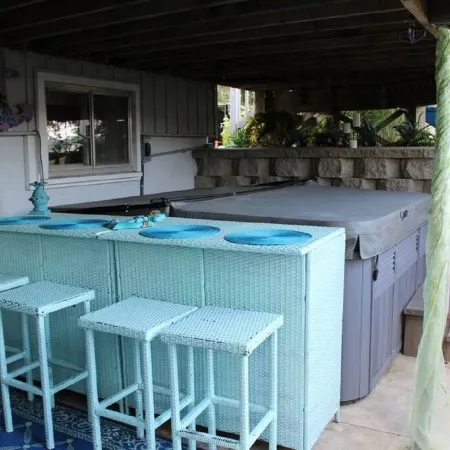 Turtle Cove Lakefront APT.  10 min from MIS, 40 min to Ann Arbor