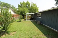 Claremore Whole House - Just Fully Remodeled - Dogs Allowed - No Checkout Chores Hotels in Claremore