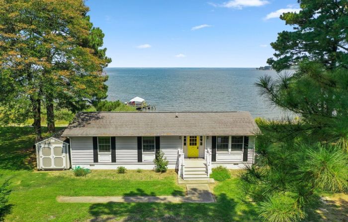 The Beach Retreat is a cozy beach Villa with Hottub overlooking a private beach.