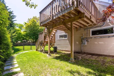 Stylish Upscale Apt w/ Snack Bar & Sunny Deck