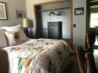 Loon Lake House- Private Home in Wayne- Lake view/ access Hotels in Wayne