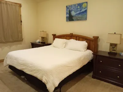 New 3Br/3BA & Loft, Private Hot Tub, Heated Pool, Views, Walk/Bus to River Run Hotels in East Keystone